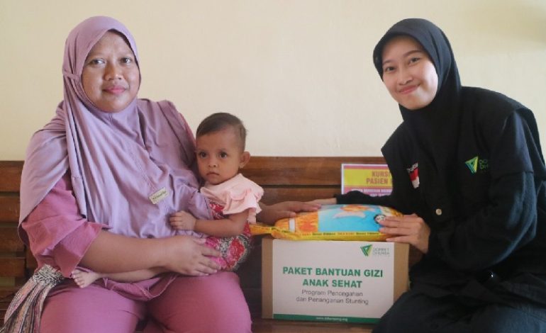  Atasi Stunting, Dompet Dhuafa Lampung Salurkan Puluhan Paket Gizi di Pringsewu