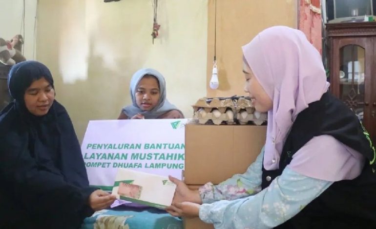  Dompet Dhuafa Lampung Bantu Naila Derita Tumor Kaki, Ayahnya Gowes Ontel 50 Km/Hari