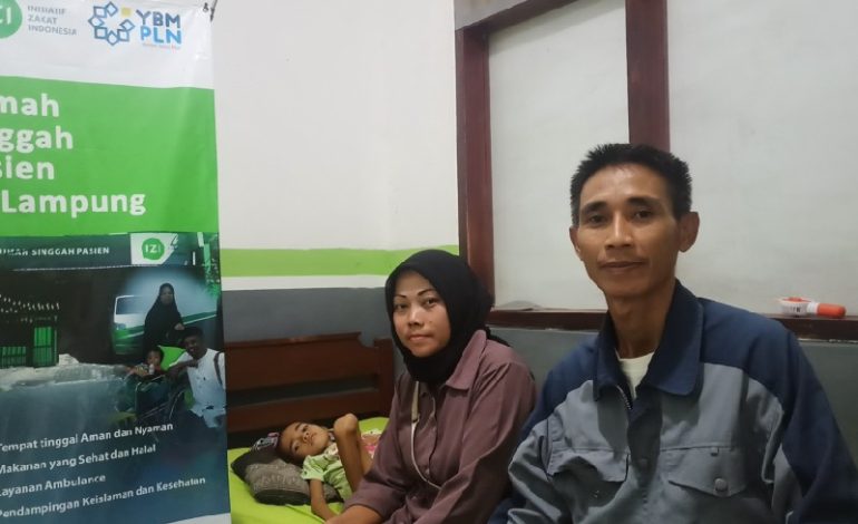  Motoran dari Candipuro Bawa Anak ke Abdul Moeloek, Karmin Sekeluarga Bermalam di RSP YBM PLN-IZI Lampung
