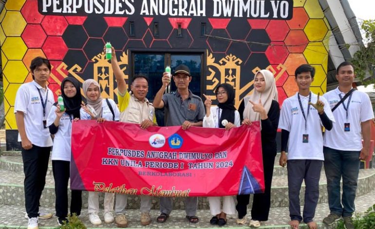 Mahasiswa Unila Gelar Pelatihan Buat Sabun Cuci di Penawartama Tulangbawang