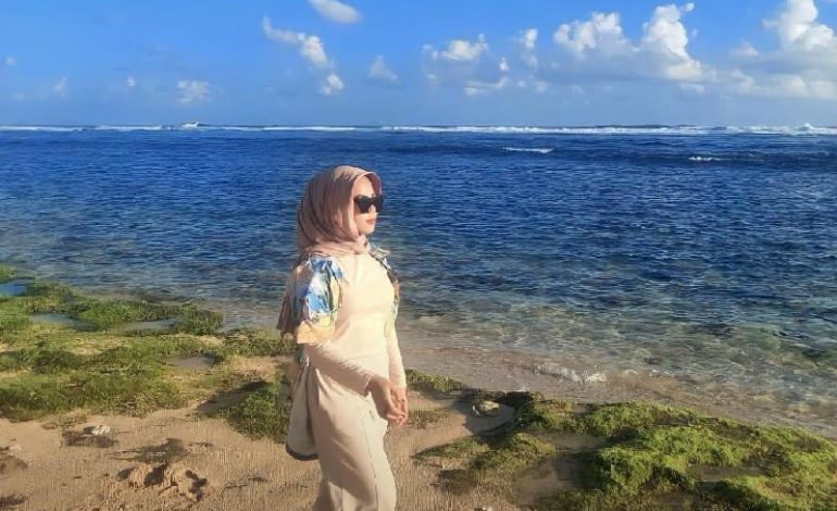  Pengalaman Mahasiswi Universitas Teknokrat Indonesia Silvia Marta Wijaya Nikmati Pantai Balekambang Malang