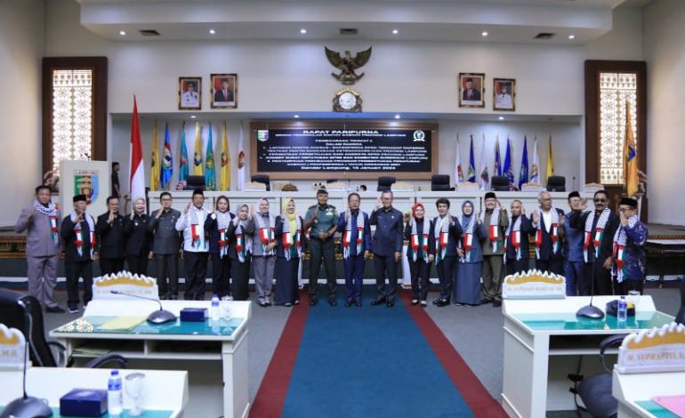  Sekdaprov Fahrizal Hadiri Paripurna DPRD Pembicaraan Tingkat II Laporan Pansus dan Perubahan Program Pembentukan Perda 2024