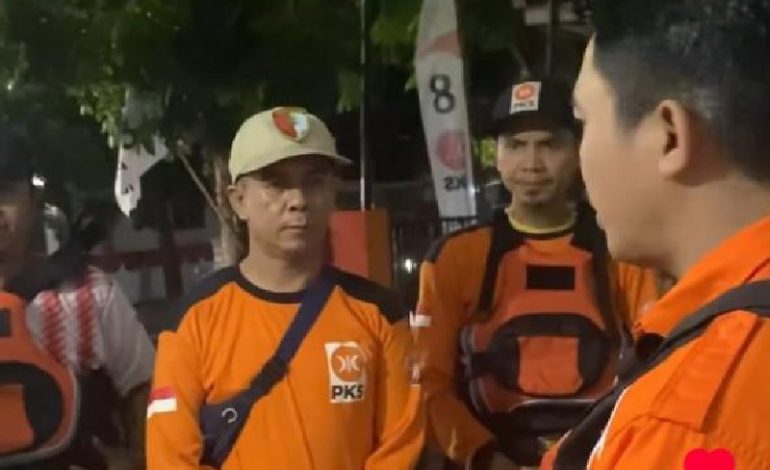  Relawan PKS Turun Bantu Warga Kebanjiran, Muhammad Suhada: Pemilu Enggak Pemilu Kami Khidmat untuk Rakyat