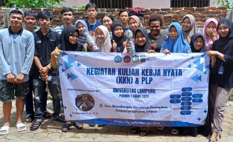  Mahasiswa KKN Unila di Desa Belambangan Lamsel Inisiasi Furnitur dari Limbah Plastik