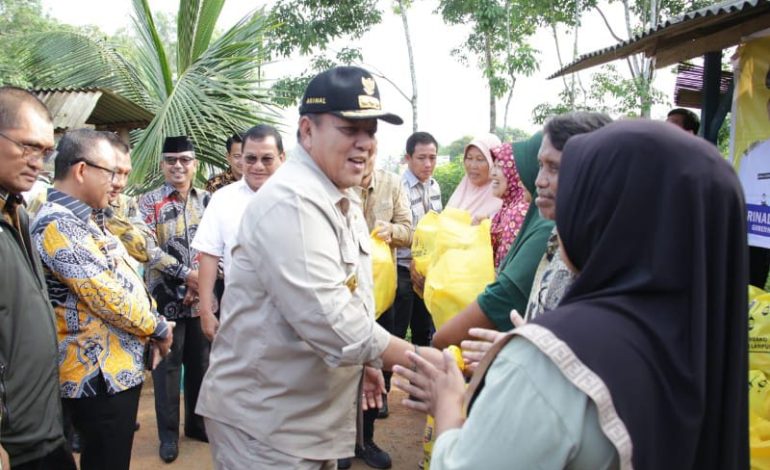Gubernur Arinal Dialog dan Berikan Bansos di Desa Berasan Makmur Tanjung Raya Mesuji