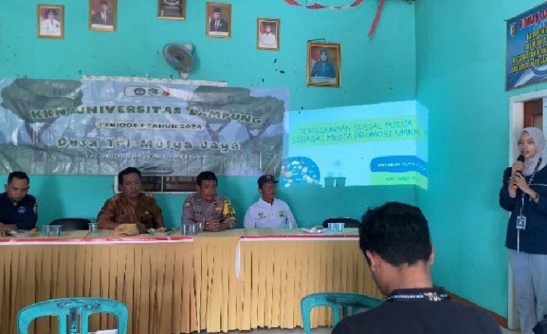  Mahasiswa KKN Unila Latih Warga Kampung Trimulya Jaya Gunakan Medsos Promosi UMKM