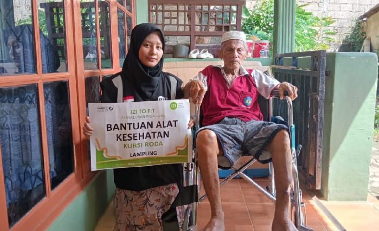  Dapat Kursi Roda dari IZI Lampung, Kakek Santani Makin Semangat Salat Jumat