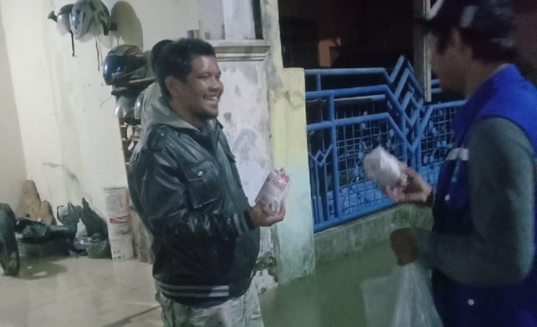  LAZDAI Peduli Distribusikan Makan Malam Penyintas Banjir Bandar Lampung