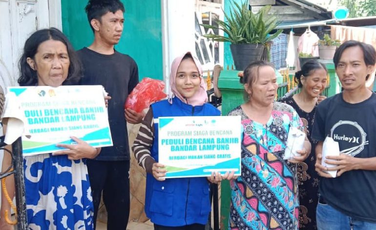  LAZDAI Peduli Berbagi Makan Siang Gratis Warga Terdampak Banjir Rajabasa
