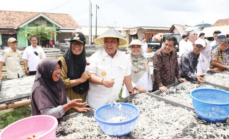  Gubernur Lampung Arinal Djunaidi Resmikan Kampung Nelayan Modern Pulau Pasaran