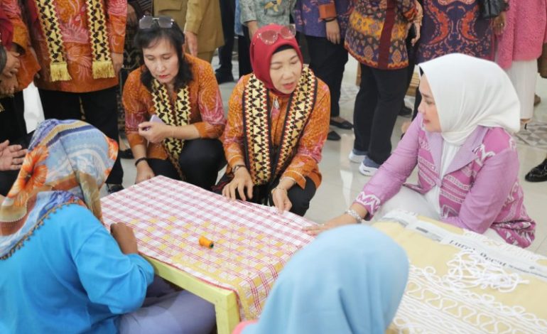  Riana Sari Terima Penasihat Dharma Wanita Persatuan Kementerian Kelautan Perikanan Ernawati Trenggono