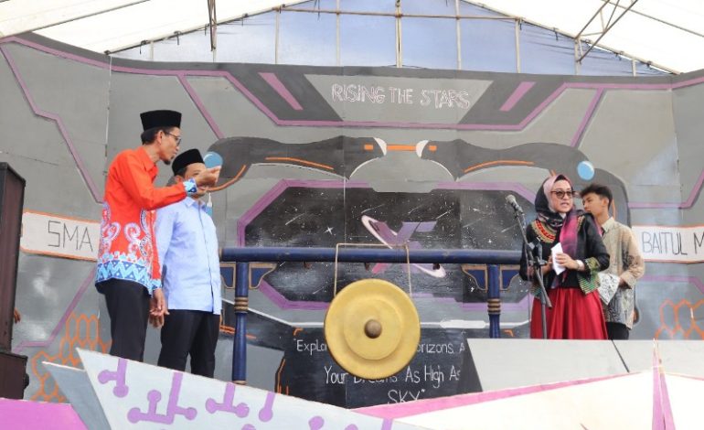  Reni Astuti Buka Expo 11 SMAIT Baitul Muslim Lampung Timur