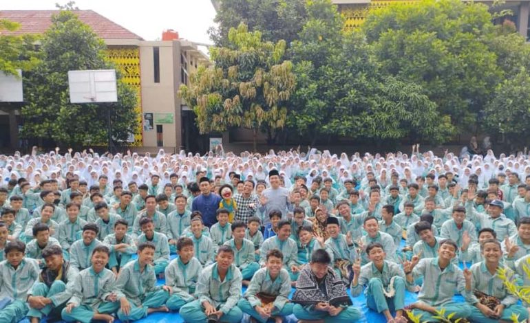  SMPN 32 Bandar Lampung Berikan Infaq Terbaik Untuk Palestina Melalui Safari Dongeng