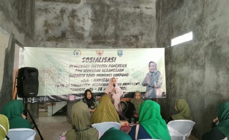  Anggota DPRD Lampung Hanifah Sosialisasi Pembinaan Ideologi Pancasila di Desa Paya Padang Cermin