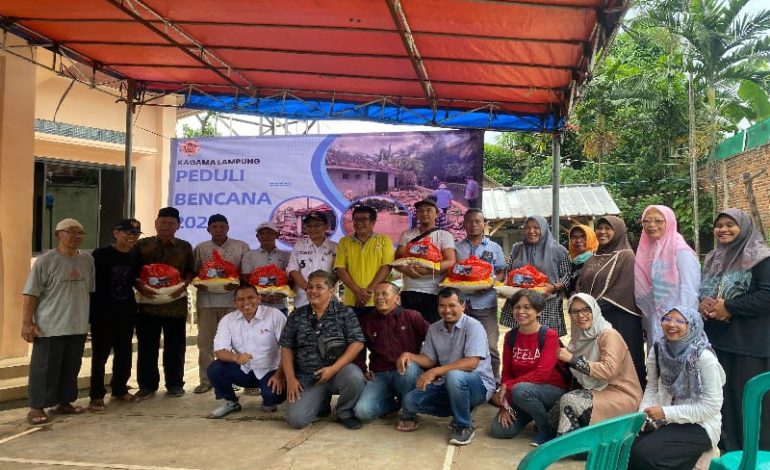  Kagama Lampung Bagikan 100 Paket Sembako kepada Korban Banjir Gang Cinde Kedaton