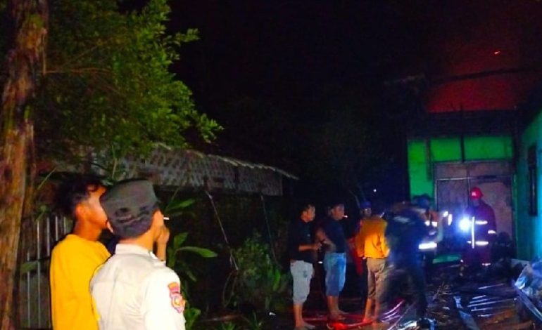  Rumah Yusnani Pekon Banjar Negeri Gunungalip Tanggamus Terbakar