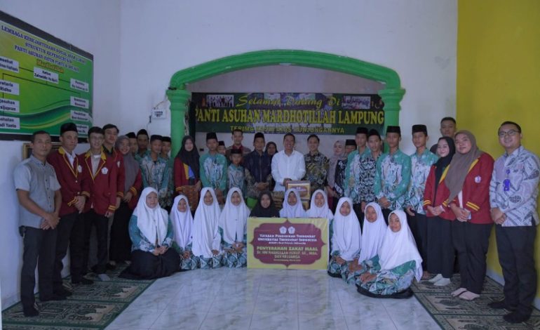  Universitas Teknokrat Indonesia Salurkan Zakat Mal ke Panti Asuhan Mardhotillah, Ajak Mahasiswa Peduli Sesama