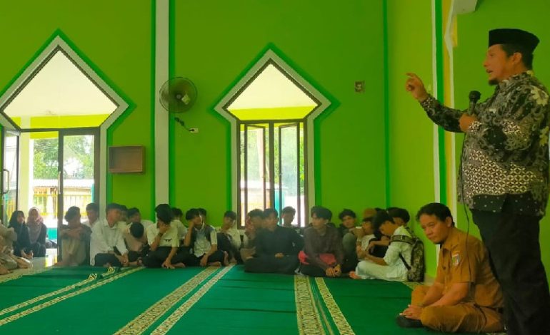  Siswa Kelas X-XI SMK Negeri 1 Terbanggi Besar Ikuti Pesantren Kilat Ramadan 1445 Hijriah