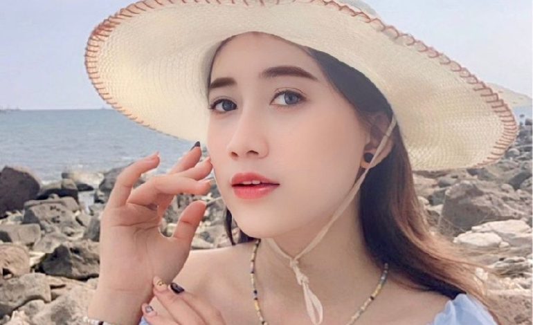  Model Lampung Alumnus Universitas Teknokrat Indonesia Joya Terkesan Pantai Alau-Alau