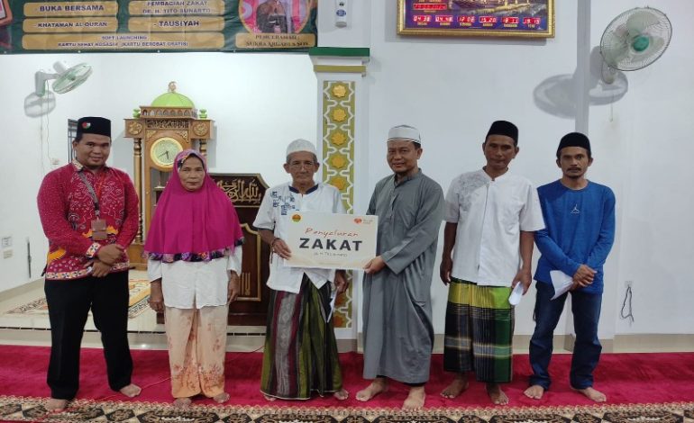  Klinik Kosasih dan Rumah Zakat Salurkan Zakat Perusahaan Dukung Kesejahteraan Bersama