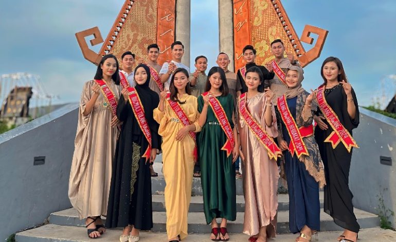 Finalis Muli-Mekhanai Tulangbawang Bagikan Makanan Berbuka dan Bahan Pokok untuk Warga