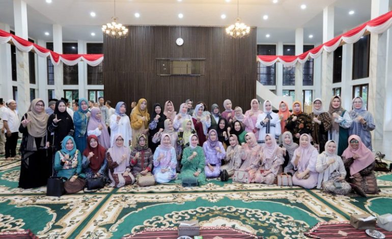  Alumni SMPN 2 Tanjungkarang Angkatan 1985 Buka Bersama di Mahan Agung, Riana Sari Arinal Harap Berkah Ramadan