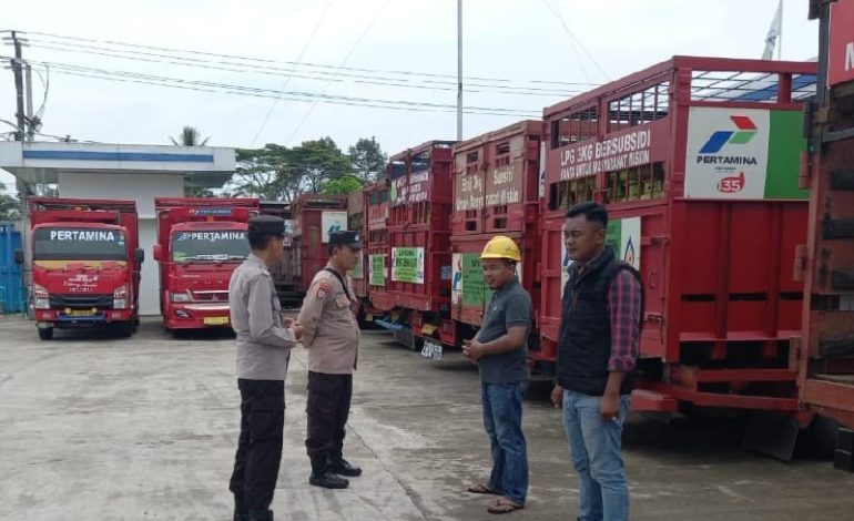  Polsek Pugung Tanggamus Cek Stok Elpiji SPBE PT Karunia Ulul Azmi Jelang Lebaran
