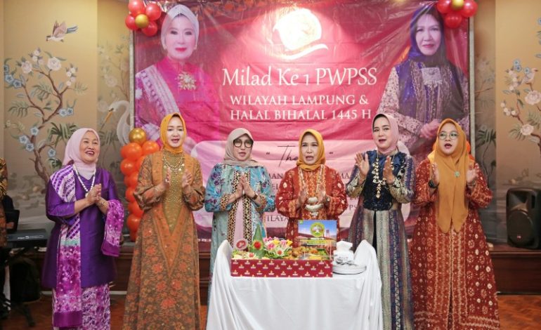  Riana Sari Arinal Hadiri Milad-Halalbihalal Perkumpulan Wanita Palembang Sumsel