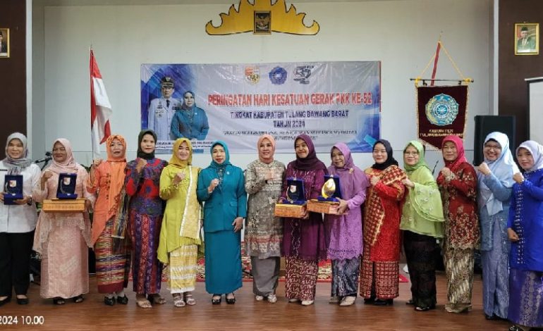 Hari Kartini, Ketua Salimah Tulangbawang Barat Bintang Sapta Arganingsih Dapat Penghargaan