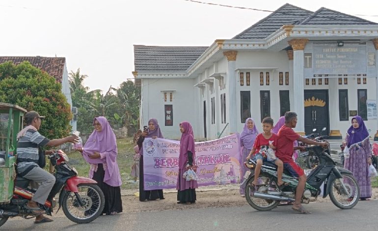  Anggota Salimah Way Bungur Berbagi Makanan Berbuka Puasa, Warga Doakan Keberkahan