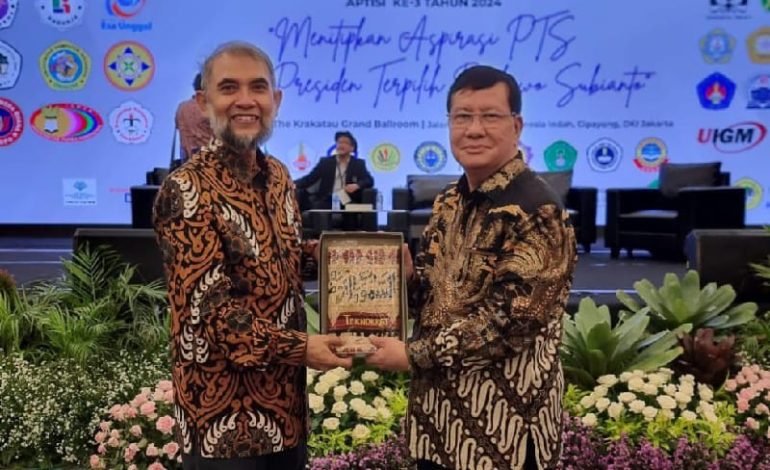  Rektor Universitas Teknokrat Indonesia Nasrullah Yusuf Hadiri Halalbihalal & Pleno Aptisi di Jakarta