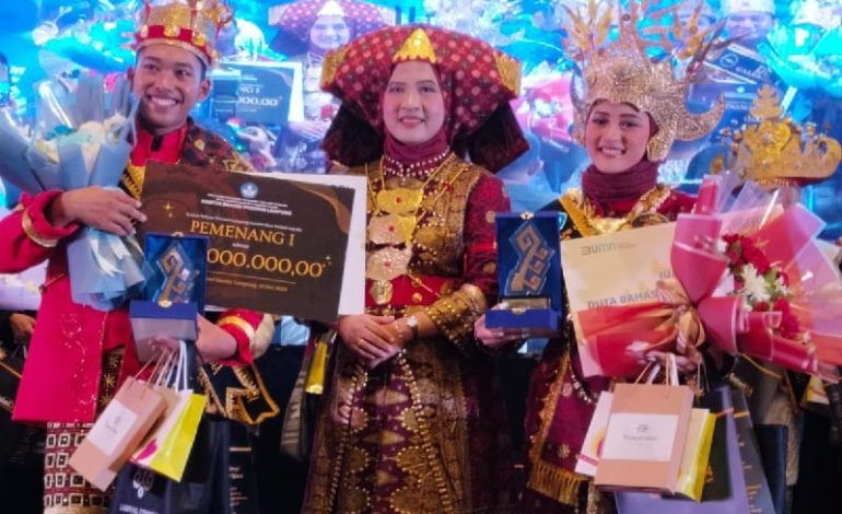  Mahasiswa Universitas Lampung Fidhea Pinaring Gusti Juara Duta Bahasa Provinsi Lampung 2024