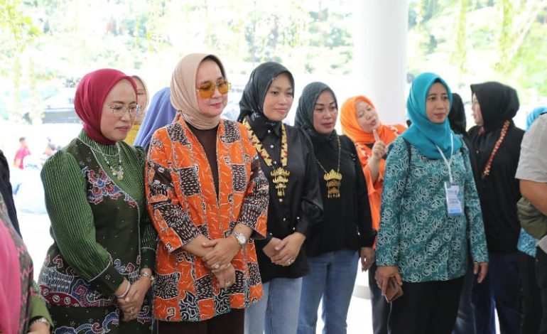  Kontingen Tim Penggerak PKK Mesuji Binaan Riana Sari Juara III Jambore Nasional di Solo