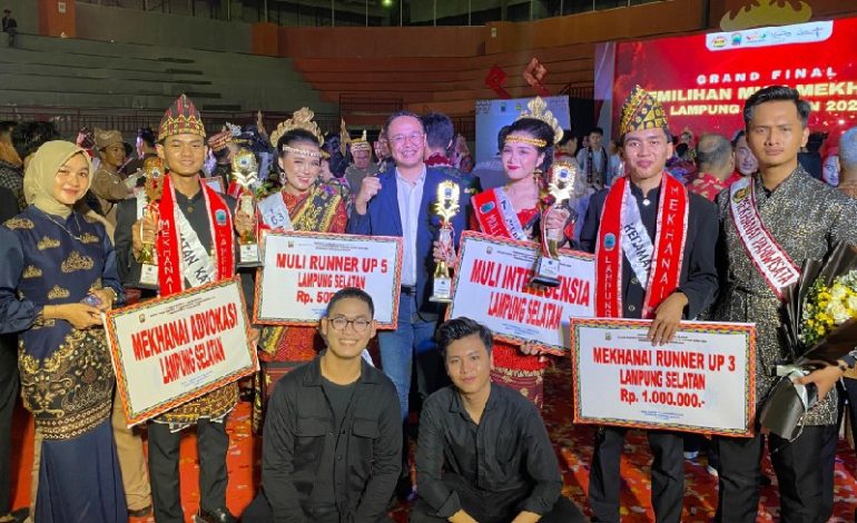  Mahasiswa Universitas Teknokrat Indonesia Prestasi Gemilang Muli-Mekhanai Lamsel 2024, Mahathir Muhammad: Ini Komitmen Kami pada Budaya