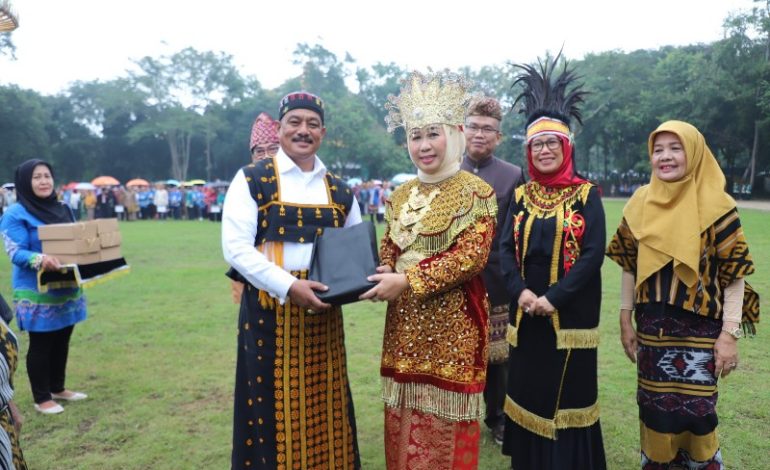  Rektor Unila Lusmeilia Afriani Pimpin Upacara Hari Pendidikan Nasional