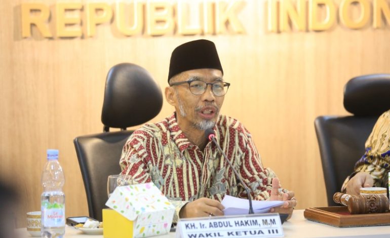  Abdul Hakim Minta Solusi Komprehensif terkait Pekerja Migran Indonesia, Tekankan Pendidikan Anak-Anak