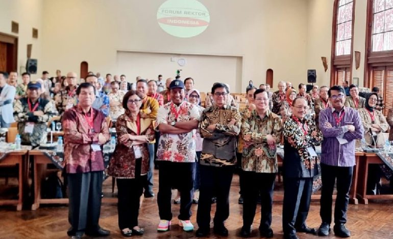  Nasrullah Yusuf Hadiri Pelantikan dan Rapat Kerja Forum Rektor Indonesia