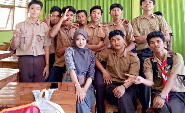  Pengalaman Indi Guru dan Model di Lampung, Muridnya Celetuk “Ibu Guru Cantik Lho”