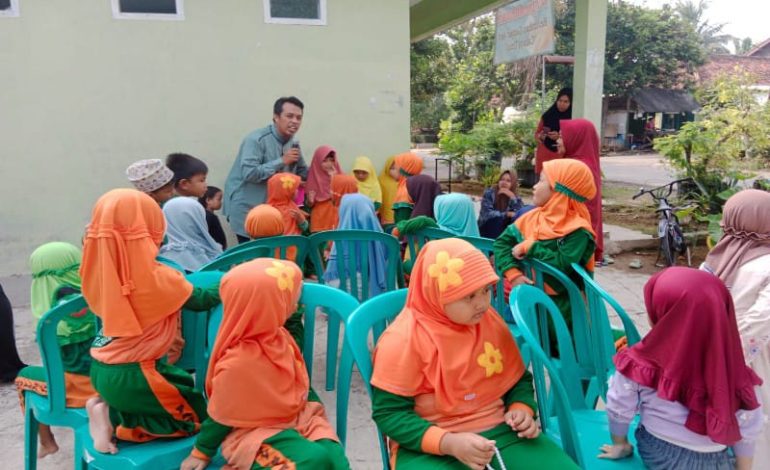  Kelompok Bermain Matahari Wisata Edukasi Perpustakaan Ganjar Asri, Kak Jarwo Dongeng Manasik Haji