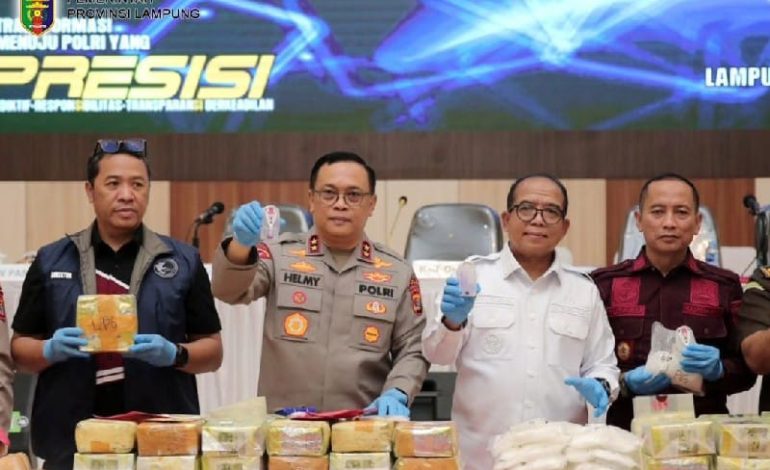  Pj Gubernur Samsudin dan Kapolda Helmy Santika Musnahkan Narkotika Sitaan