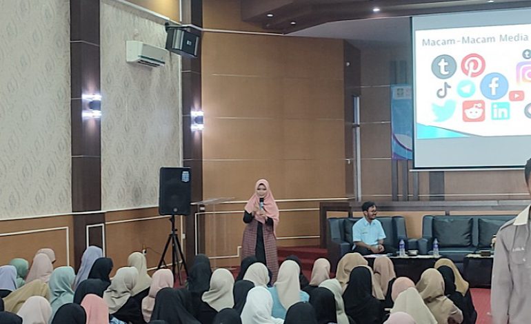  Narasumber No Baper FKAR, Desliyani: Media Sosial Tempat Membangun Personal Branding