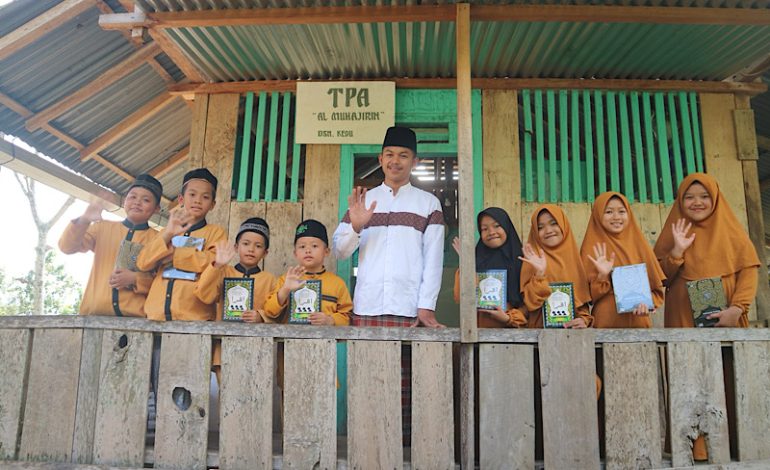 Tempuh 6 Jam, Dompet Dhuafa Lampung Salurkan Ratusan Alquran di Ujung Barat Lampung