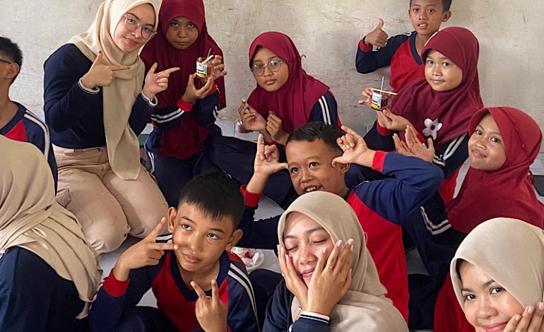  Model Lampung Fanny Partisipasi Bakti Sosial GenBi Unila di SDN 1 Perumnas Way Halim