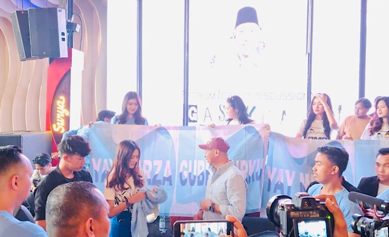  Model Lampung Wina Oktavia Kaget dan Senang Dapat Kaus dari Rahmat Mirzani Djausal