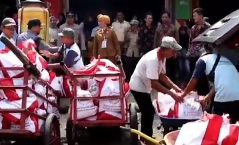  Warga Kotaagung Tanggamus Antusias Tunggu Presiden Jokowi