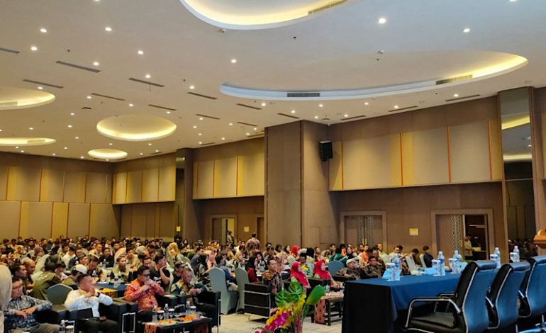  Ratusan Operator Pekon Se-Lampung Barat Ikuti Bimtek Smart Village di Golden Tulip