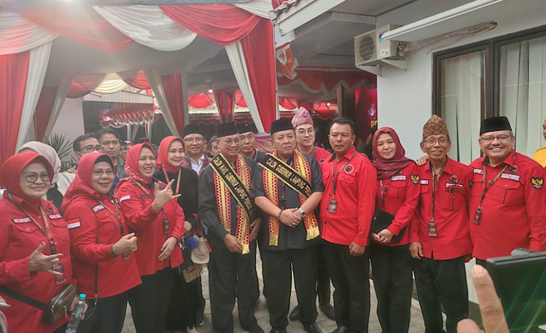  Arinal Djunaidi-Sutono Daftar ke KPU Lampung, DPP Tak Restui, Beberapa Kader Golkar Hadir