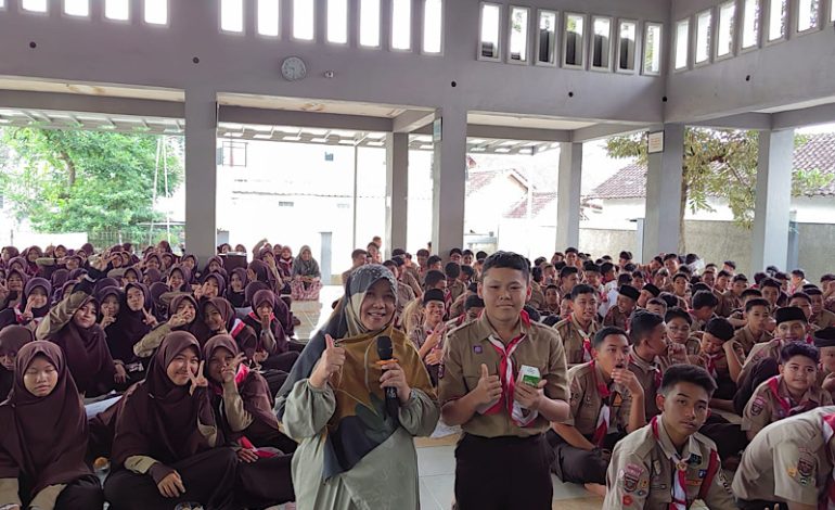  SMPIT Daarul ‘Ilmi Ajak Siswa Hidup Sehat, Neni Evaliansi Paparkan Gejala Gagal Ginjal