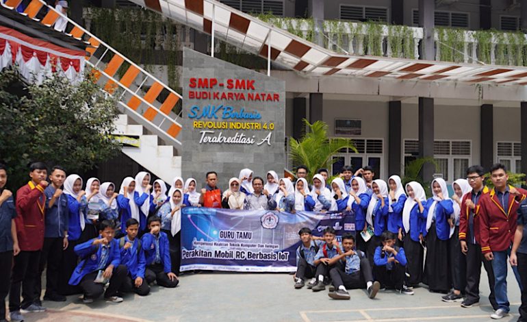  Universitas Teknokrat Indonesia Pelatihan Mobil Remote Control & ESP32 di SMK Budi Karya