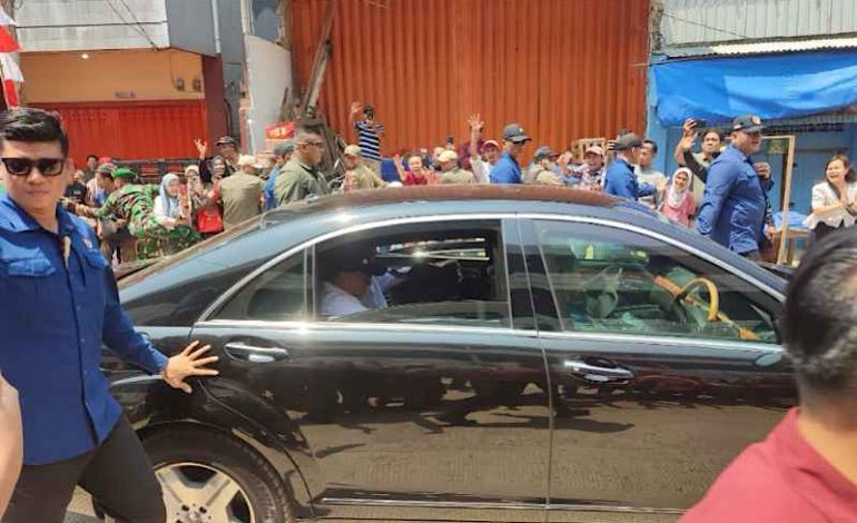  Presiden Jokowi Resmikan Pasar Pasir Gintung, Pedagang dan Pengunjung Dapat Kaus